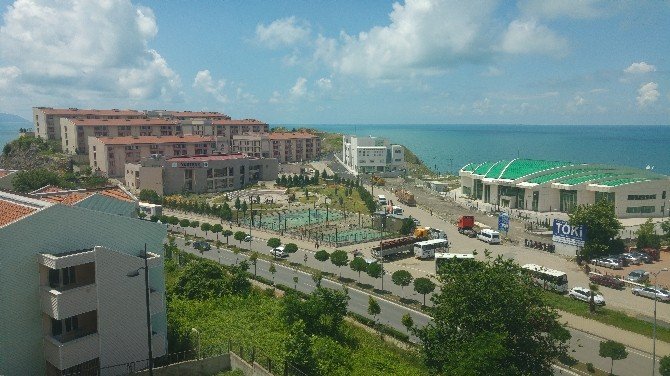 BEÜ Yüzme Havuzu dört mevsim hizmet sunuyor