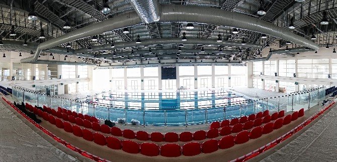 BEÜ Yüzme Havuzu dört mevsim hizmet sunuyor