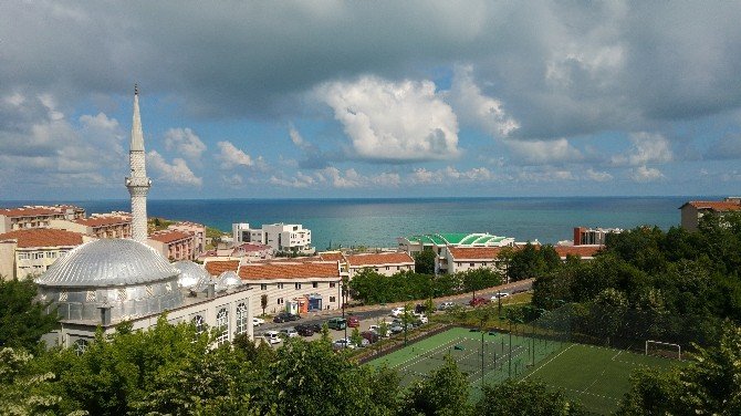 BEÜ Yüzme Havuzu dört mevsim hizmet sunuyor