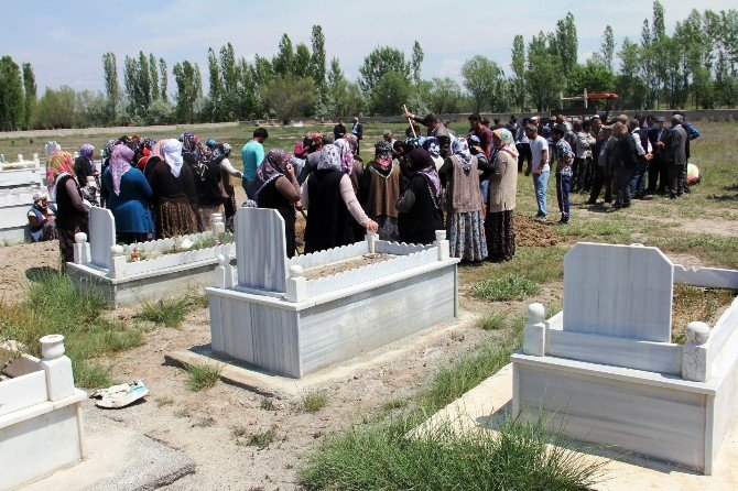 Bursa’yı Kana Bulayan Canlı Bomba Iğdır’da Defnedildi