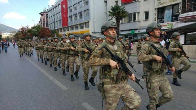 Bursa’da 30 Ağustos kutlamalarında askere büyük ilgi