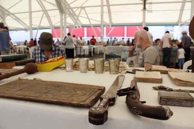 Bursa’da tarih bu pazarda satılıyor