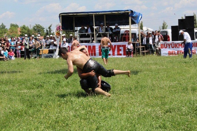 91.’si Düzenlenen Kavasoğlu Ve Şamdancıbaşı İbrahim Yağlı Güreşleri Başladı