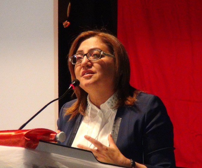 Gaziantep’te yeni ders yılı Şehit Hüseyin Gümüş İmam Hatip Ortaokulu’ndaki törenle başladı