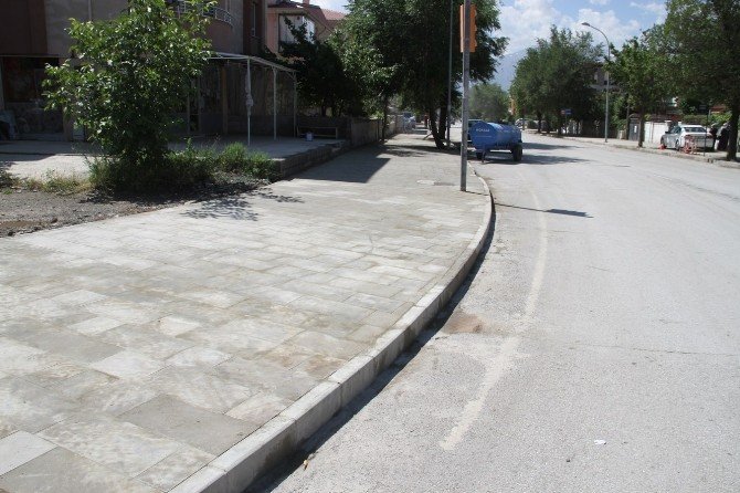 Adnan Menderes Caddesi çalışmaları tamamlandı