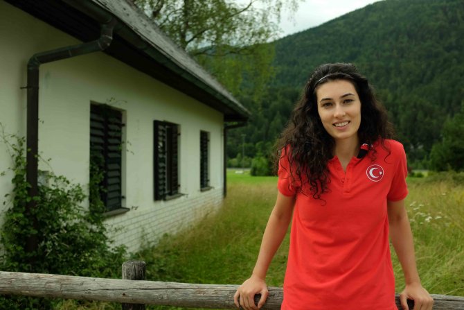 Canıtez: Kitap okumayı sevmem, sıkılıyorum, dizi ve film izlemeyi tercih ederim