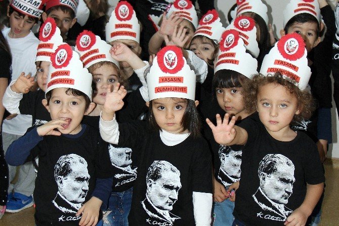 Umut Gündüz Bakımevi’nin minikleri Cumhuriyet Bayramını kutladı