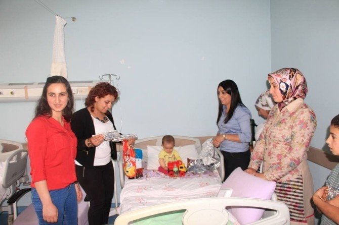 Eş Başkan Keve’den hasta çocuklara ziyaret
