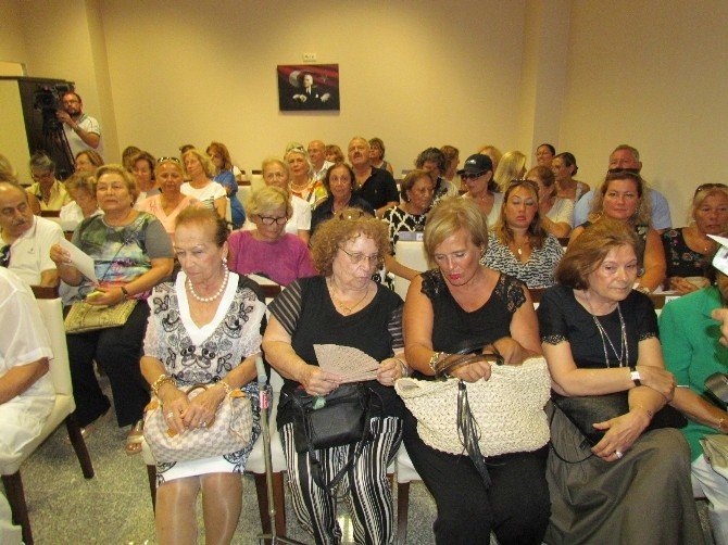 Gönüllülere vefa plaketi