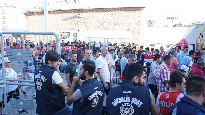 Taksim’deki ‘Cumhuriyet ve Demokrasi’ mitingi sona erdi