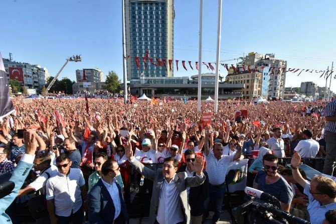 Beşiktaş Belediyesi tam kadro CHP mitinginde