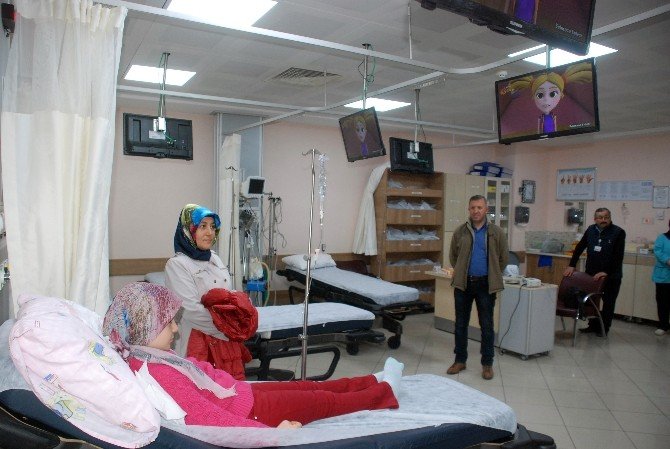 Çocukların acil servis korkusunu yenmesi için örnek uygulama