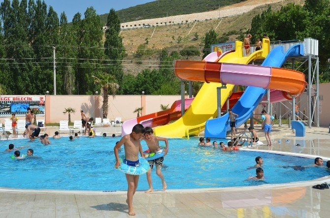 Bilecik Belediyesi Su Eğlence Dünyası Yüzme Kursu Kayıtları Devam Ediyor