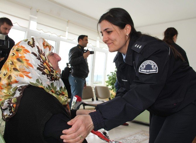 Polis Eşlerinden Huzurevine Anneler Günü Ziyareti