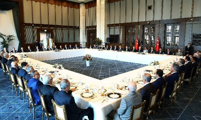 Cumhurbaşkanı Erdoğan, Doğu ve Güneydoğu kanaat önderleri ile birlikte