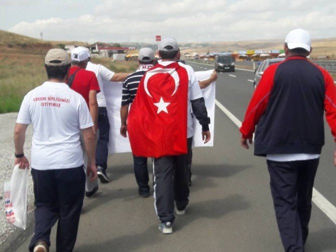 Cumhurbaşkanı Erdoğan ile görüşmek için yaya olarak 100 kilometre yol kat ettiler