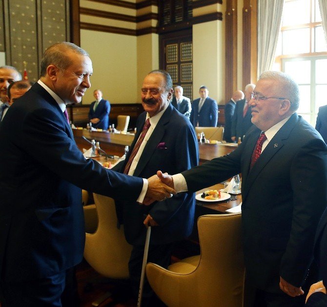 Cumhurbaşkanı Erdoğan Kulüpler Birliği Heyeti’ni kabul etti
