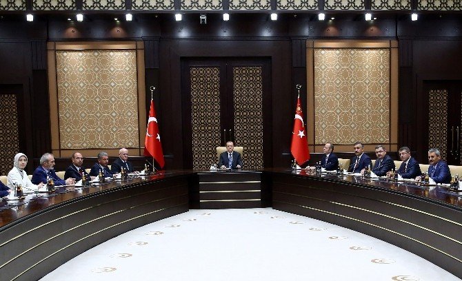 Cumhurbaşkanı Erdoğan Meclis Başkanı Kahraman ve Başkanlık Divanını kabul etti