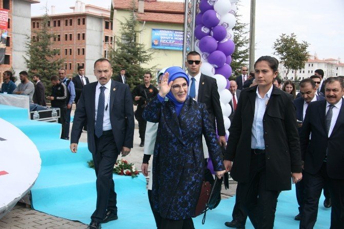 Cumhurbaşkanı Recep Tayyip Erdoğan’ın eşi Emine Erdoğan Afyonkarahisar’da