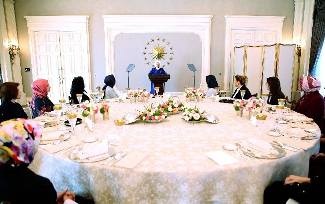 Emine Erdoğan, vali eşleri ile bir araya geldi