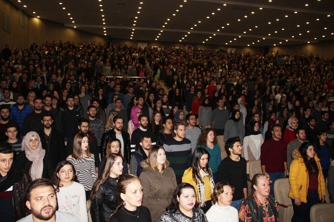 ‘Dağ 2’ filmi oyuncuları, söyleşide seyircisiyle buluştu