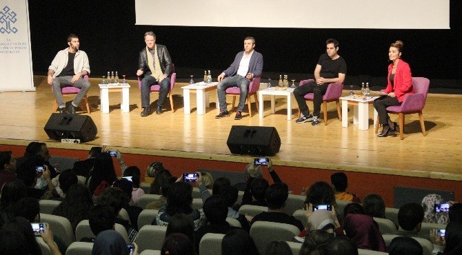 ‘Dağ 2’ filmi oyuncuları, söyleşide seyircisiyle buluştu