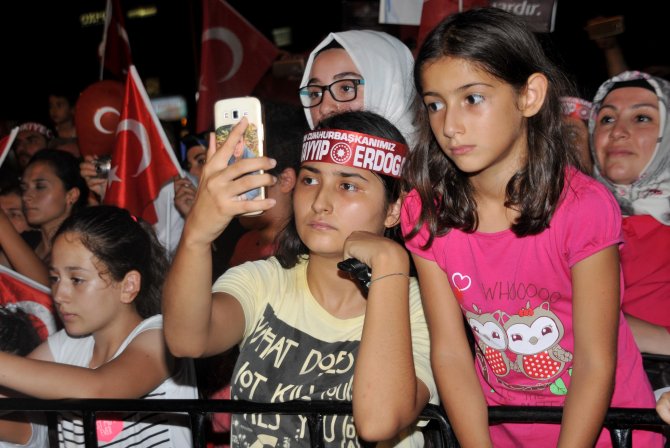 Antalya’daki demokrasi nöbetine sanatçılardan destek