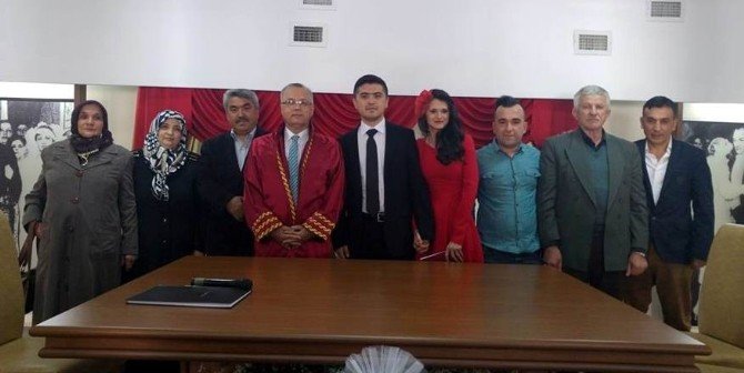 Darbe mağduru damat, bu kez düğününe katılabildi