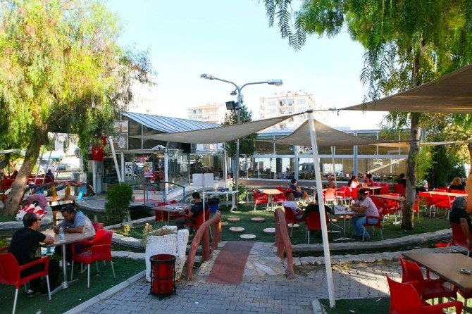 Bayraklı’nın parkları vatandaşların buluşma noktası