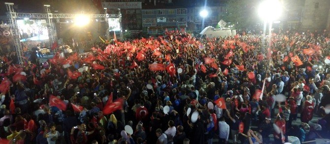Milli iradenin hür sesi Erzurum’da demokrasi coşkusu