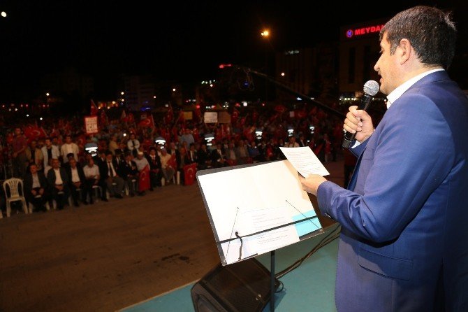 Eyyübiye Belediye Başkanı Mehmet Ekinci demokrasi nöbetinde