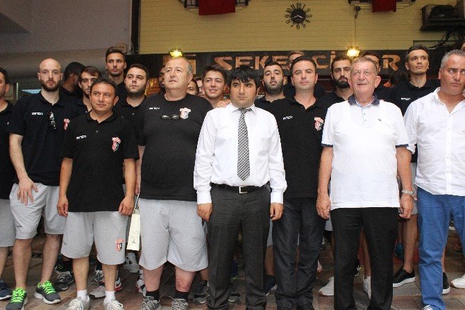 Muratbey Uşak Basketbol Takımı hazırlıklarına devam ediyor