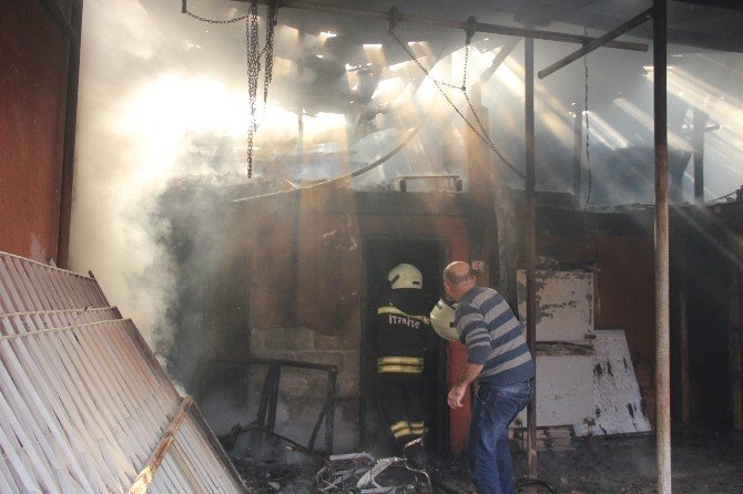 Bafra’da depo yangını