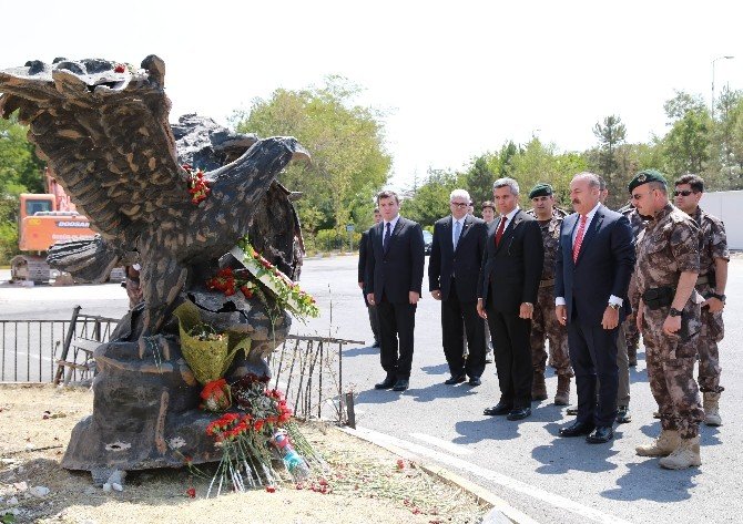 Dışişleri Bakanı Çavuşoğlu: "2’si büyükelçi 88 kişinin bakanlıkla ilişiği kesildi"