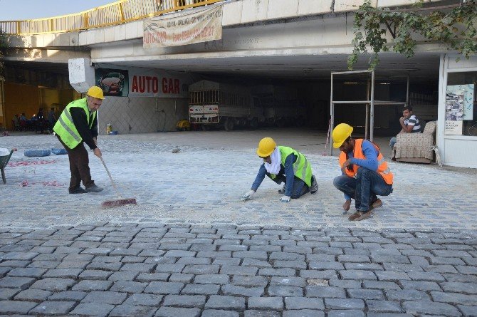 Diyarbakır Tren Garı’ndaki çalışmalarda tarihi bazalt taşları bulundu