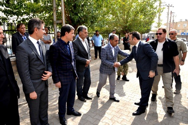 Vali Aksoy, şehit polisin ailesine taziye ziyaretinde bulundu