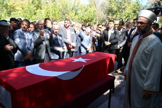 Şehit Uzman Çavuş Arda Şen, memleketi Kayseri’de son yolculuğuna uğurlandı