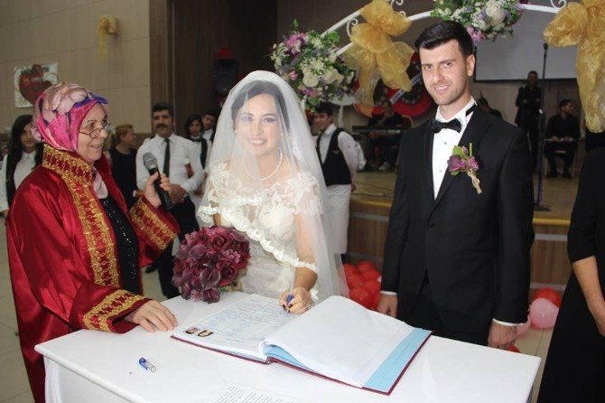 Oltu’da dillere destan düğün