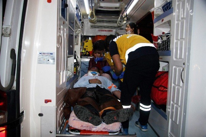 Antalya’da zincirleme trafik kazası: 3 yaralı