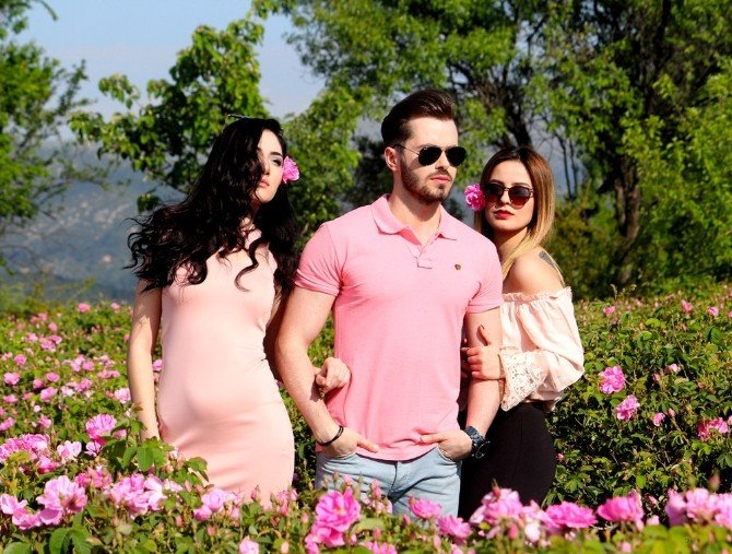 Gül Bahçesinde Moda Esintisi