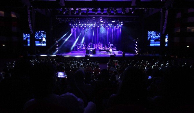 Yanni’den EXPO 2016 Antalya’da konser