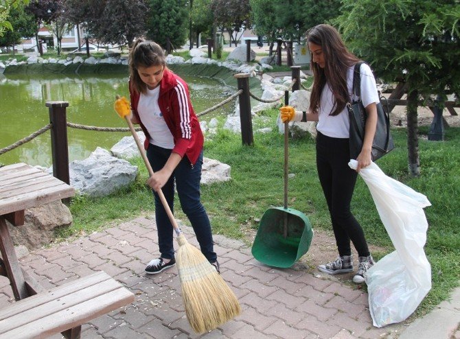Edirne’de Öğrencilerden Örnek Davranış