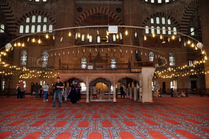 Selimiye'nin müezzin mahfili alarm veriyor
