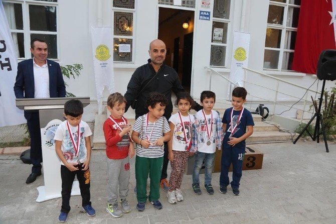 Efeler’de satranç turnuvası ödülleri sahiplerini buldu