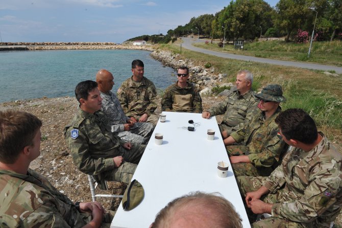 Yabancı birliklerdeki Türk asıllı askerlerle sıcak sohbet