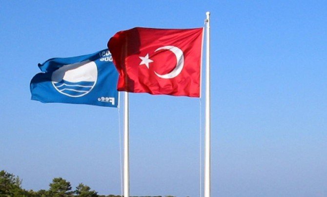 Ege kıyılarında 19 mavi bayrak iptal edildi