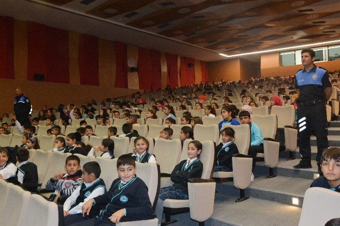Elazığ’da 2 bin 400 öğrenciye konferans verildi
