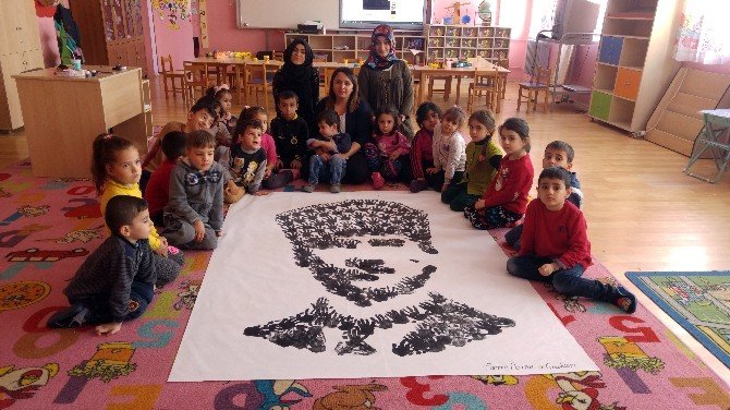 El izleriyle, Atatürk portresi yaptılar