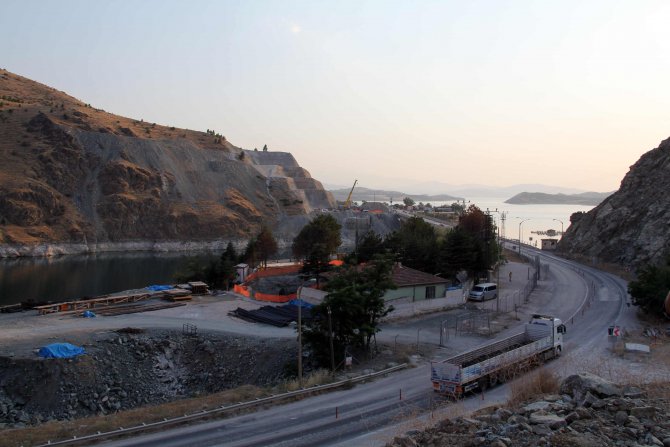 Elazığ ve Malatya'nın iki yakası Yeni Kömürhan Köprüsü ile bir araya geliyor