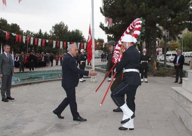 Elazığ’da ilk defa polis-asker birlikte çelenk bıraktı